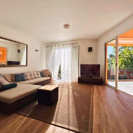 Scenic Riverfront 2 Bedroom Villa In Port Chambly Baie-du-Tombeau Exteriör bild