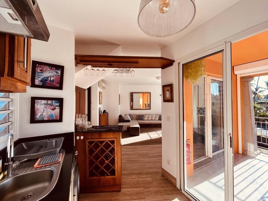 Scenic Riverfront 2 Bedroom Villa In Port Chambly Baie-du-Tombeau Exteriör bild