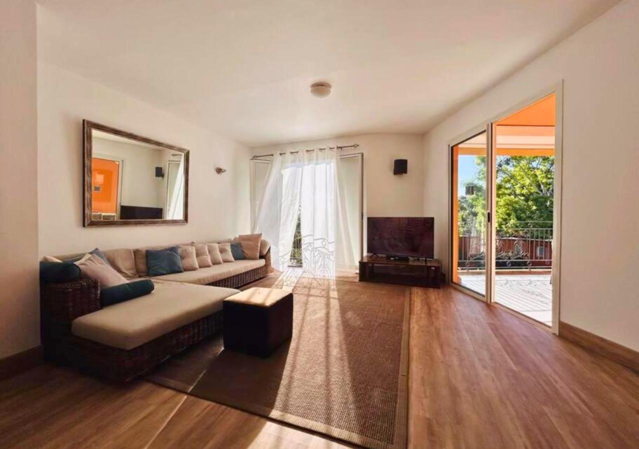 Scenic Riverfront 2 Bedroom Villa In Port Chambly Baie-du-Tombeau Exteriör bild