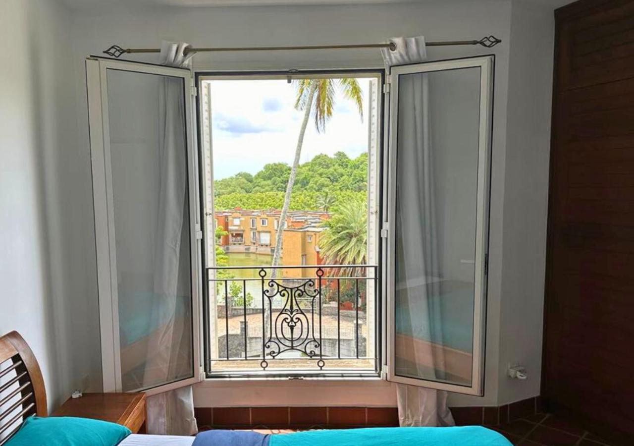 Scenic Riverfront 2 Bedroom Villa In Port Chambly Baie-du-Tombeau Exteriör bild